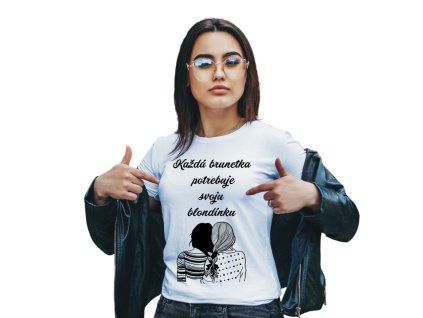 tričko brunetka
